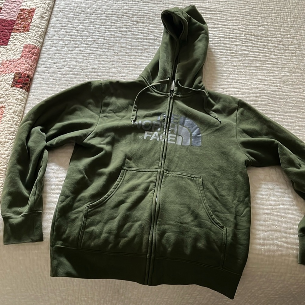 Men’s Northface hoodie